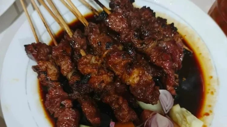 Sate Pak Glonto, Legenda Kuliner yang Tetap Bertahan di Pasar Gombong