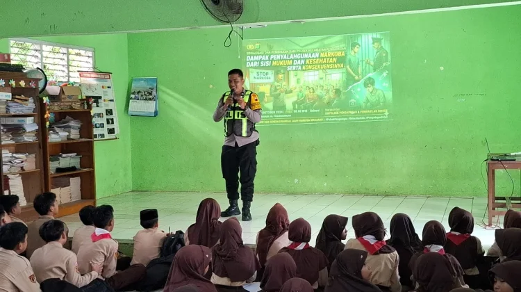 Bhabinkamtibmas Polsek Pengadegan Beri Penyuluhan Bahaya Narkoba