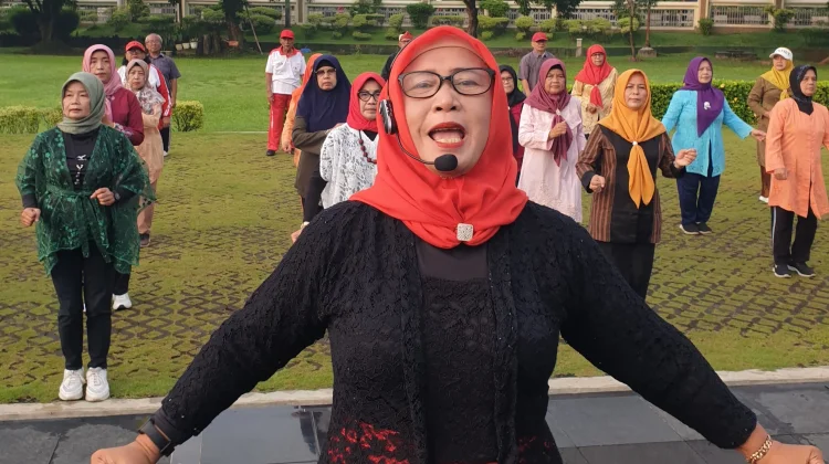 Klub Jantung Sehat RS Margono Gelar Senam Berkebaya