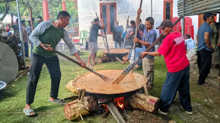 Warga Kaliputih Banyumas Tetap Lestarikan Tradisi Membuat Jenang untuk Hajatan