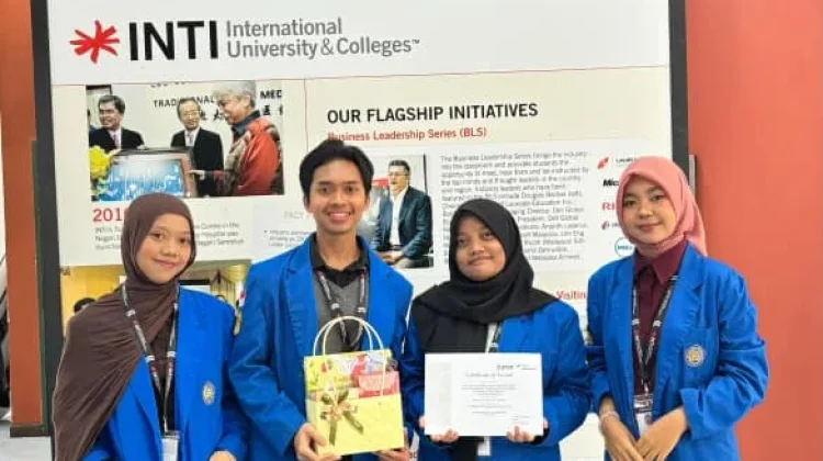 Tim Mahasiswa Farmasi UMP Bawa Pulang Prestasi dari Malaysia