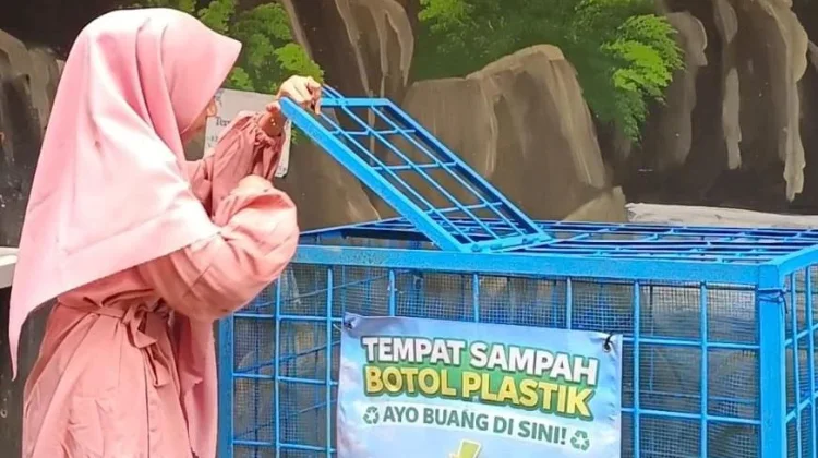 OSIS SMPIT Permata Hati Banjarnegara Buat Bank Sampah