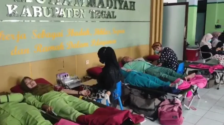 Antusiasme Perempuan Ikuti Donor Darah dan Papsmear Gratis di Hari Kartini