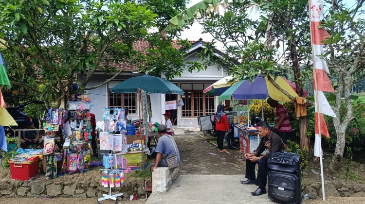 Kehadiran Bupati Banyumas di Besuki Dongkrak Penjualan UMKM Lumbir