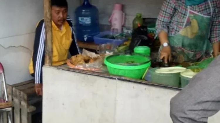 Rujak Ibu Sumirah, Kuliner Sederhana Dengan Rasa Yang Menggoda