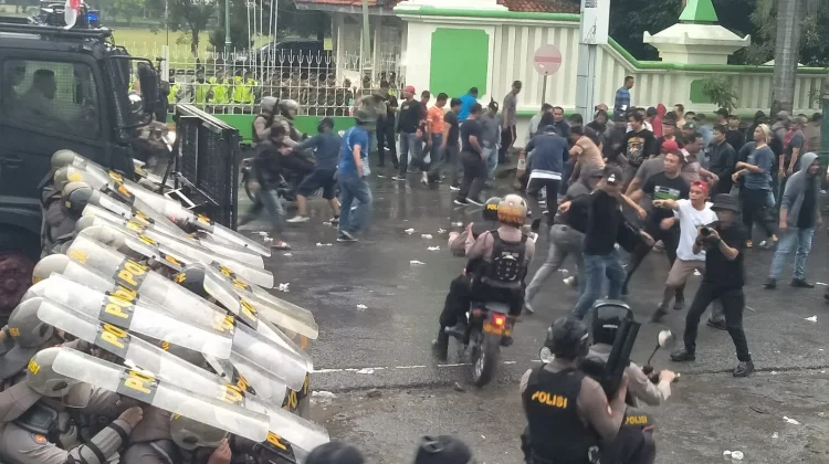 Polres Tegal Gelar Gladi Bersih Sispamkota di Depan Pemda Kabupaten Tegal