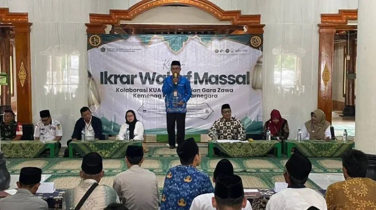 Kelola Wakaf Profesional, KUA Susukan Gelar Ikrar Wakaf Massal