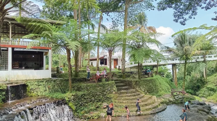 Objek Wisata Gurau Experience, Tawarkan Suasana Resto Dikelilingi Curug