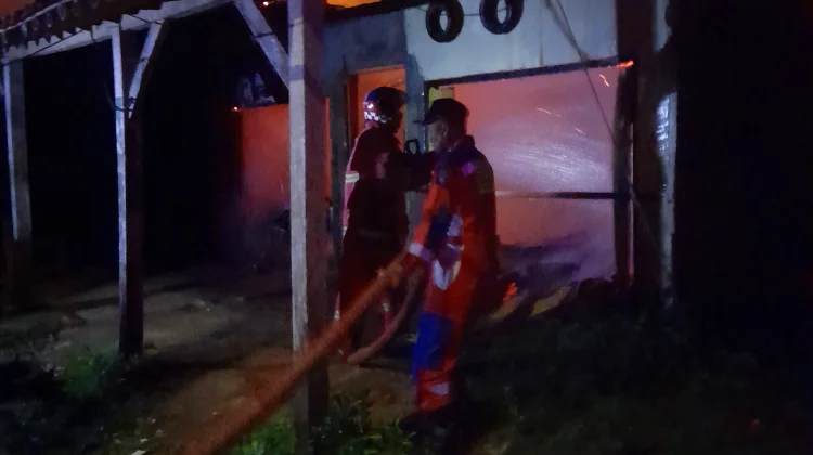 Toko Ayam Goreng dan Bengkel di Majenang Terbakar
