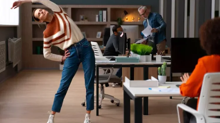 Lawan Sedentary Lifestyle dengan Olahraga Ringan di Kantor