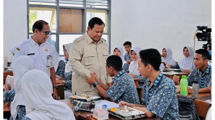 Prabowo Tinjau SMAN 1 Cilacap, Pastikan Revitalisasi dan MBG Berjalan Baik