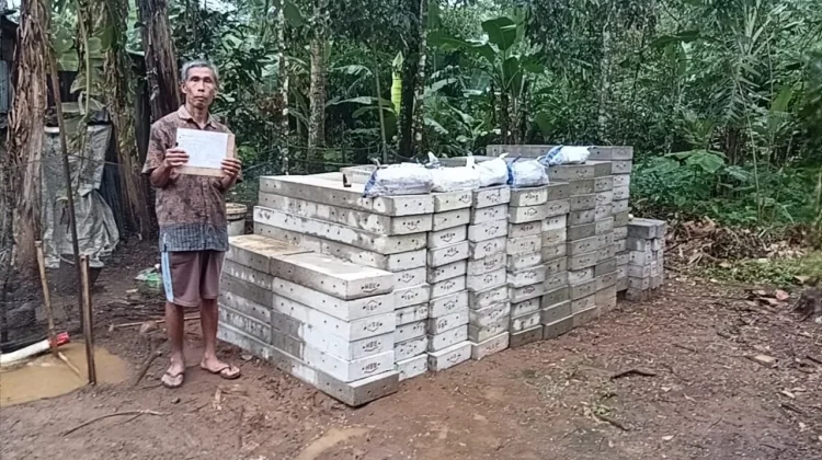Pemkab Purbalingga Distribusikan Material RUSPIN di Desa Maribaya