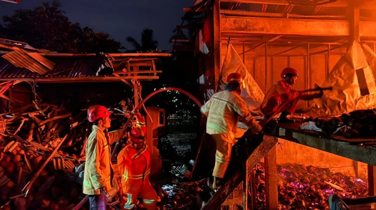 Tempat Pengolahan Kopra di Nusawungu Terbakar