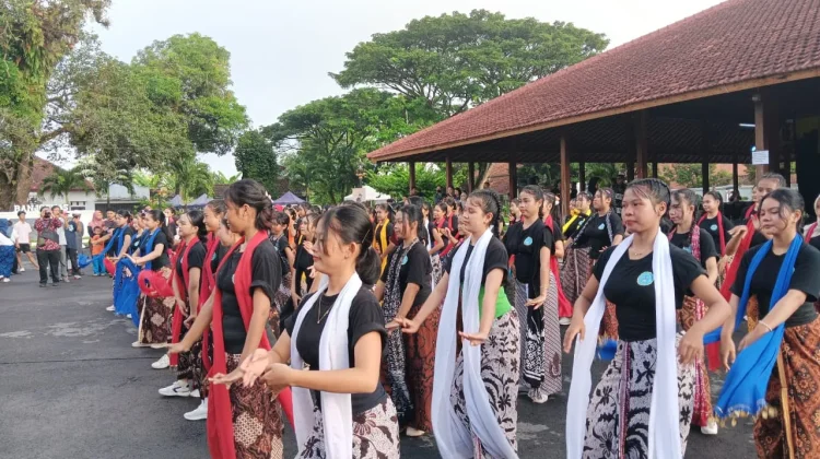 FIB Unsoed Dukung Pelestarian Budaya melalui Banyumas Ngibing
