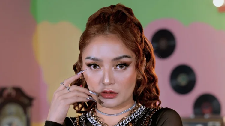 Siti Badriah Kembali dengan Nuansa HipDut di Single Terbaru "Bikin Candu"