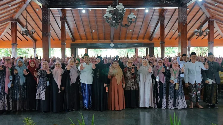 Halaqah Pesantren Putri di Banjarnegara, Menteri PPPA Ajak Wujudkan Ponpes Aman