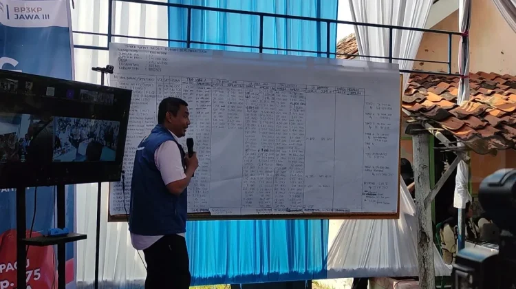 Menteri PKP Tekankan Transparansi Program Bedah Rumah di Brebes