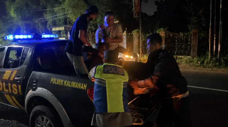 Kecelakaan Tunggal di Kalimanah, Polisi Evakuasi Korban ke Rumah Sakit
