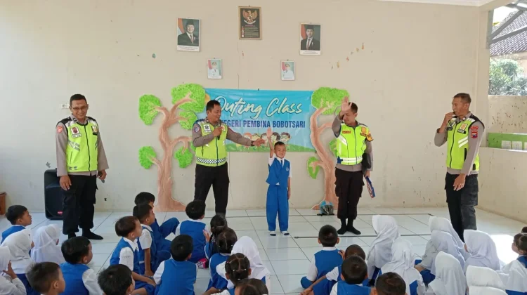 Polsek Bobotsari Ajarkan Tertib Lalu Lintas sejak Dini pada Anak TK