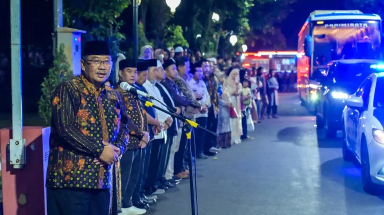 354 Jemaah Calon Haji Kloter 70 Asal Banjarnegara Pergi ke Tanah Suci