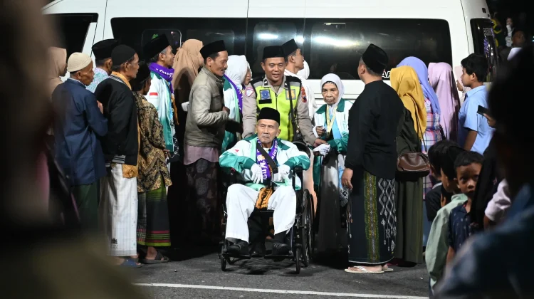 Lepas Kloter SOC 69, Bupati Fahmi Titip Doa