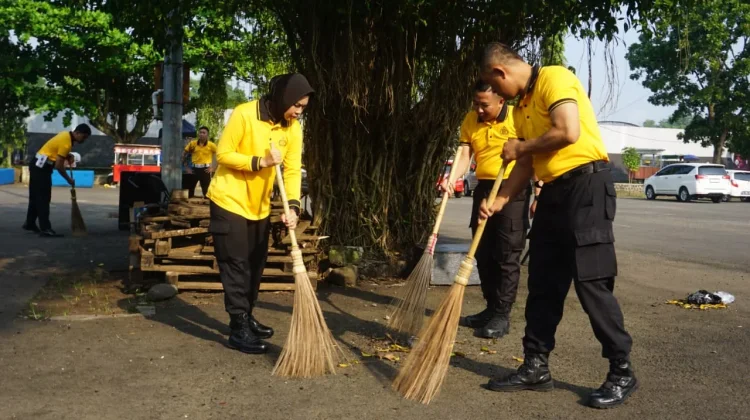 Dukung ASRI, Polres Purbalingga Gandeng Berbagai Pihak Bersihkan Lingkungan GOR