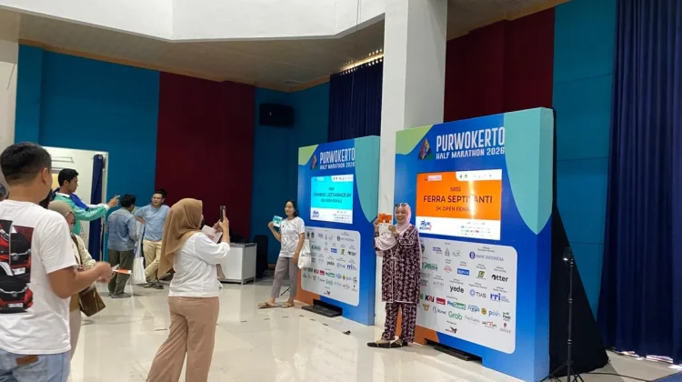 Peserta Purwokerto Half Marathon 2026 Antusias dalam Pengambilan Race Pack