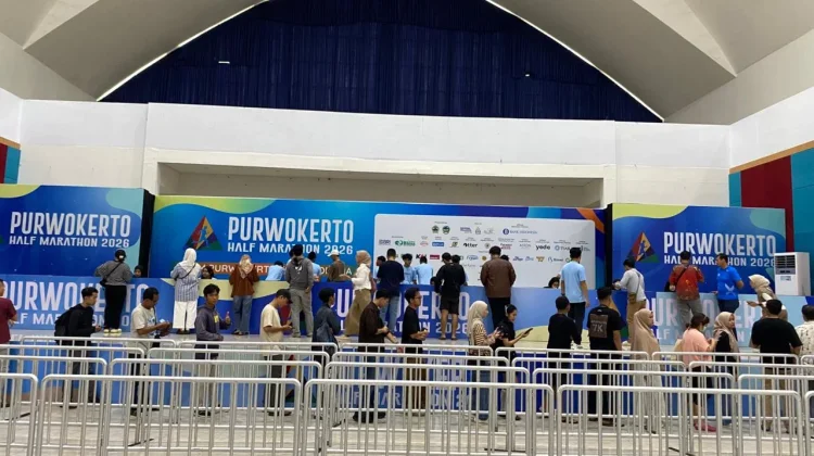 Peserta Purwokerto Half Marathon 2026 Antusias dalam Pengambilan Race Pack