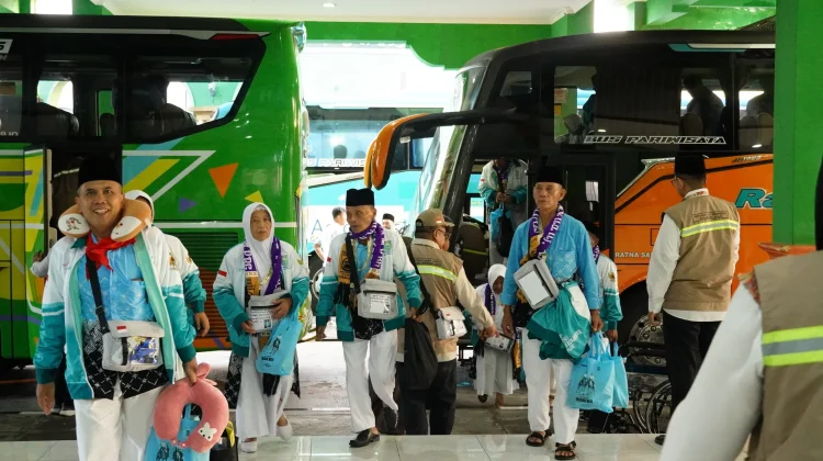 Kawal Jemaah Calon Haji, Petugas Kemenhaj Purbalingga Siaga di Embarkasi Solo