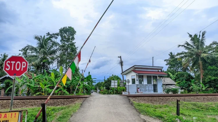 Dishub Banyumas Rampungkan Pemasangan Palang Pintu Kereta