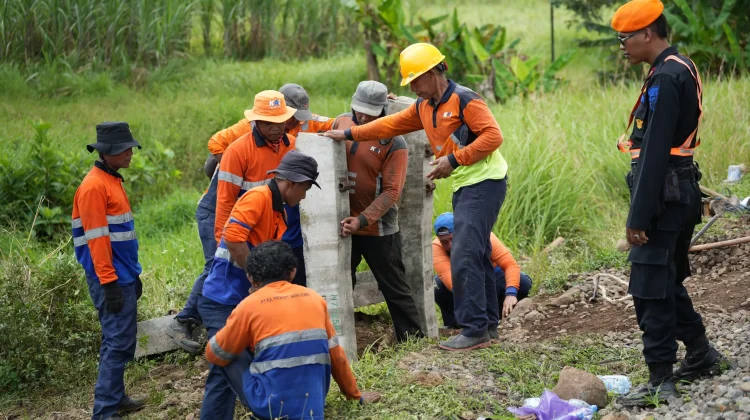 KAI Daop 5 Purwokerto Lakukan Penutupan Perlintasan Sebidang Liar di Tegal