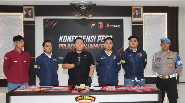 Polres Banjarnegara Tangkap Pelaku Pembakar Mobil Milik Istri Kades Hoho