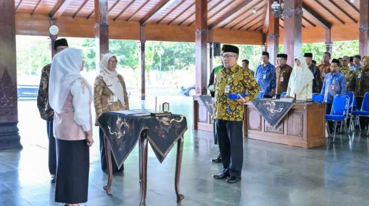 Bupati Lantik Hendro Cahyono sebagai Sekda Baru Banjarnegara
