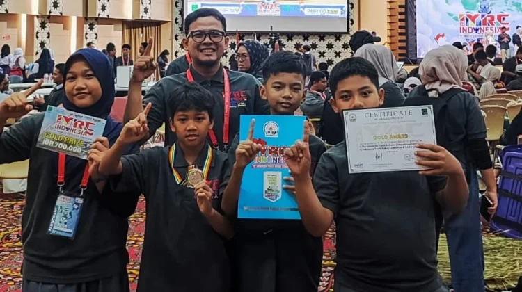 Tim Smart Robo SD UMP Raih Emas di Ajang Robotik ASEAN