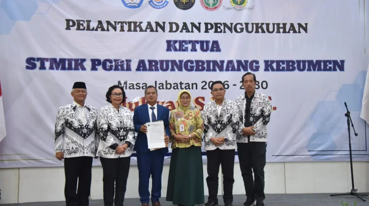 Muhyat Resmi Dilantik sebagai Ketua STMIK PGRI Arungbinang Kebumen