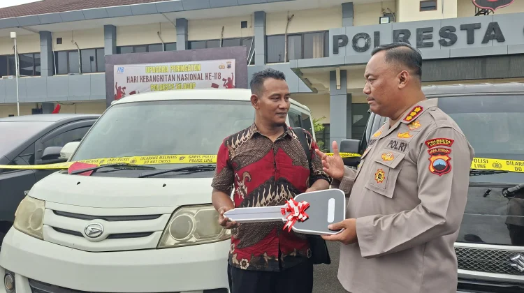 Polresta Cilacap Serahkan Mobil Ambulan Desa Penggalang, Hasil Ungkap Kasus