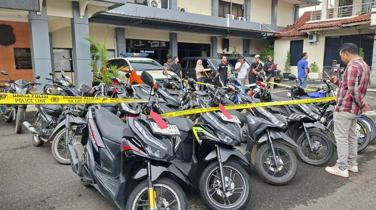 Polresta Cilacap Serahkan Mobil Ambulan Desa Penggalang, Hasil Ungkap Kasus
