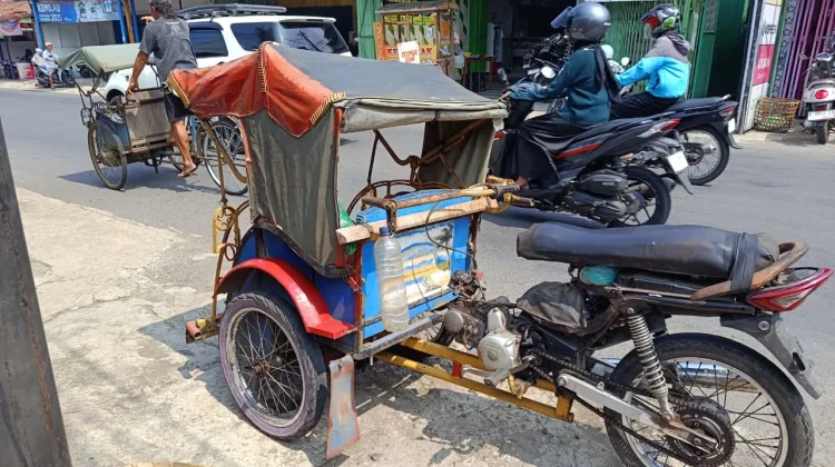 Kenaikan BBM Bebani Pengemudi Bentor, Becak Listrik Jadi Alternatif