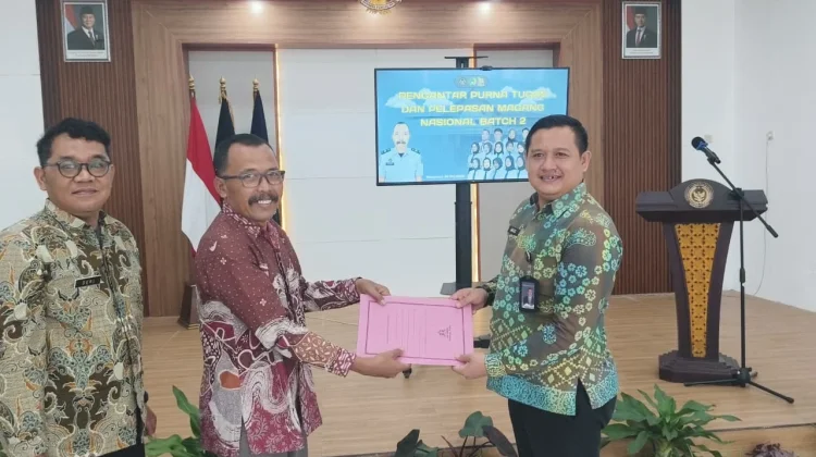 Dedikasi 34 Tahun Pengabdian, Rutan Banyumas Lepas Pegawai Purna Tugas