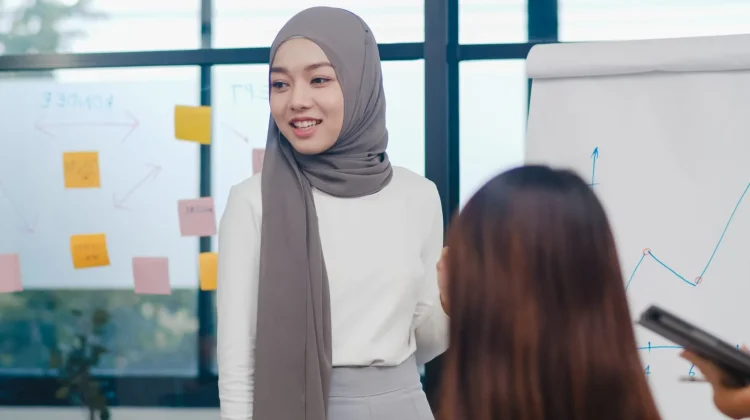 Teknik Ad Libbing: Teknik Pause Cerdas untuk Gantikan 'Ehm' dan 'Ah