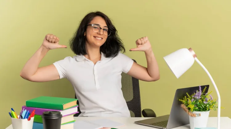 Aura Positif dalam Bekerja:Menciptakan Frekuensi Bahagia dengan Rumus 3F