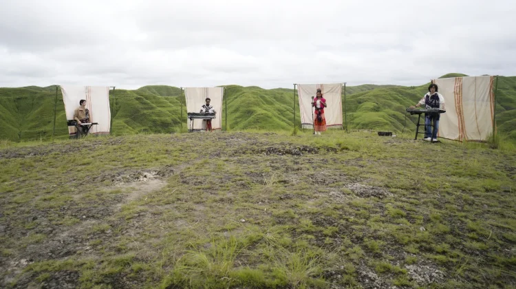 Weird Genius Rilis Single ‘Your Side’, Hasil Eksplorasi Instrumen Tradisional Sumba