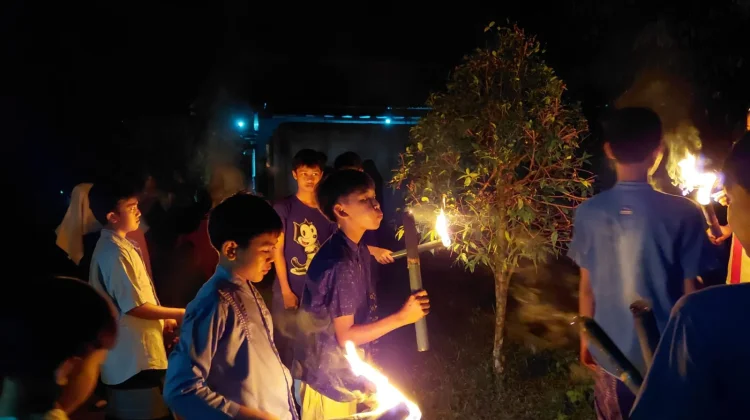Sambut Idul Adha Warga Keniten Pawai Obor
