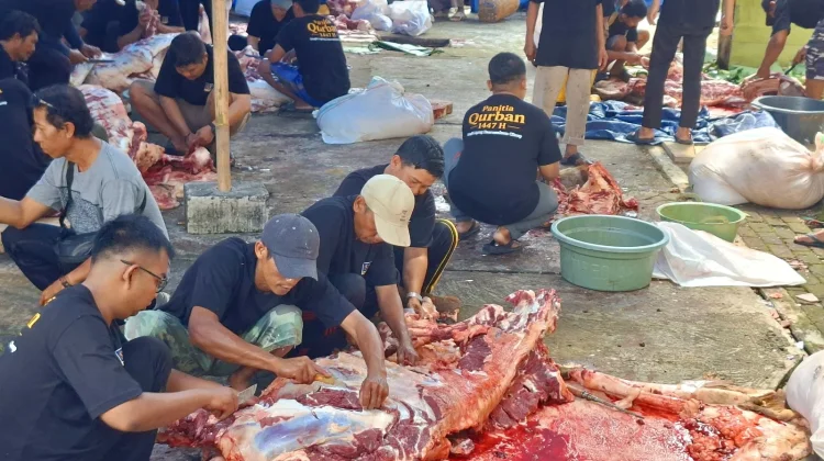 Masjid Agung Cilacap Gunakan Besek untuk Distribusi Daging Kurban
