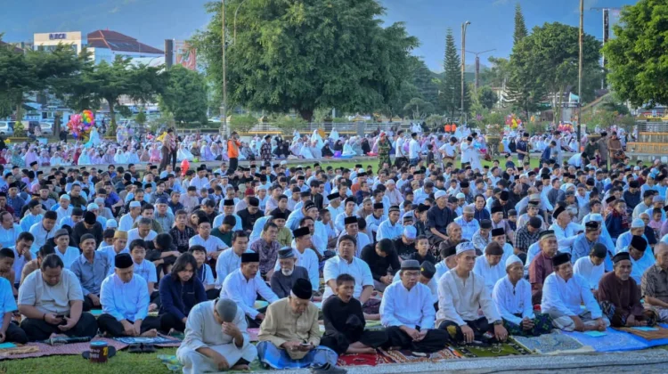 Ribuan Umat Muslim Tunaikan Sholat Idul Adha 1447 H di Alun-Alun Banjarnegara