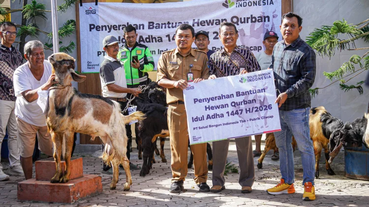 Solusi Bangun Indonesia Salurkan 21 Hewan Kurban di Cilacap