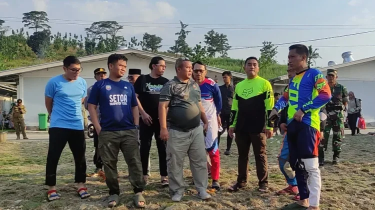 Kodim 0712/Tegal dan Komunitas Trail Bangun Sumur Bor untuk Warga Huntara Padasari