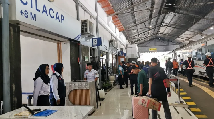 KAI Catat Kenaikan Signifikan saat Libur Panjang di Stasiun Cilacap dan Kroya