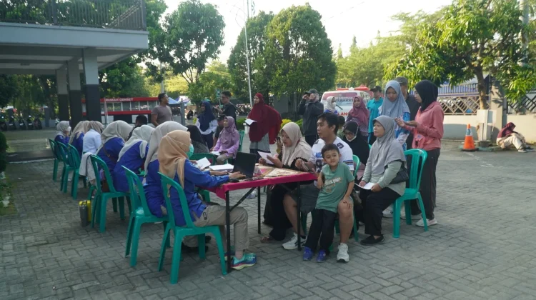 Dokkes Polres Tegal Berikan Layanan Kesehatan di CFD Alun-alun Hanggawana