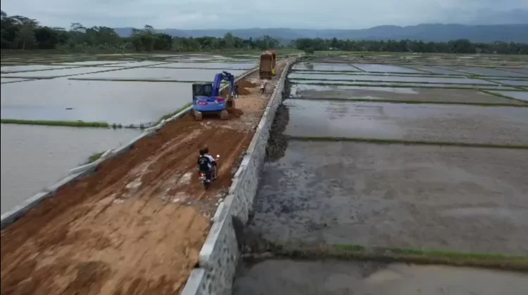 Pembangunan Ruas Jalan Sibalung-Pandak Dukung Produktivitas Petani
